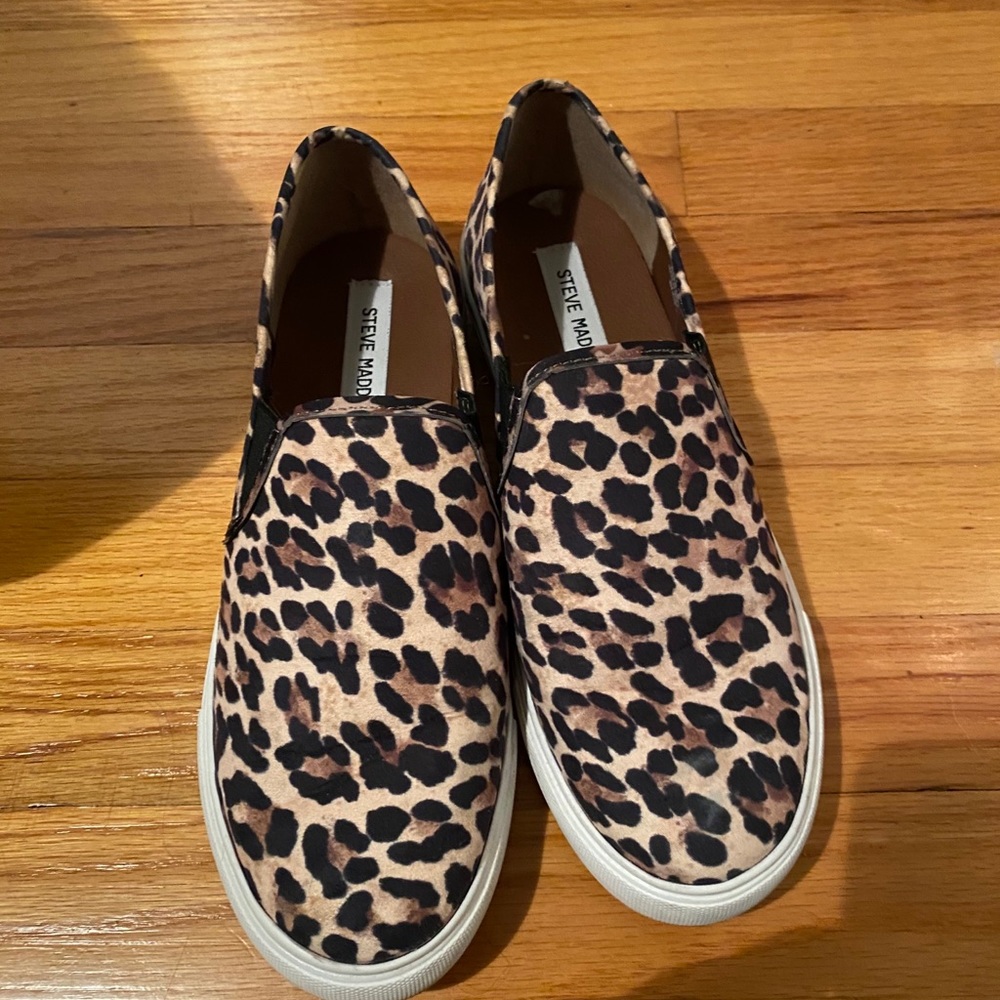 Steve Madden Leopard slip ons